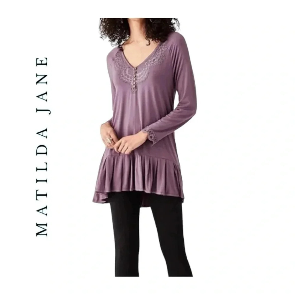1777. MATILDA JANE SEASONAL GOODS TUNIC TOP SIZE MEDIUM PURPLE IN COLOR LACE